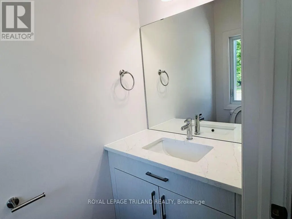3 - 116 FAIRVIEW AVENUE, #3