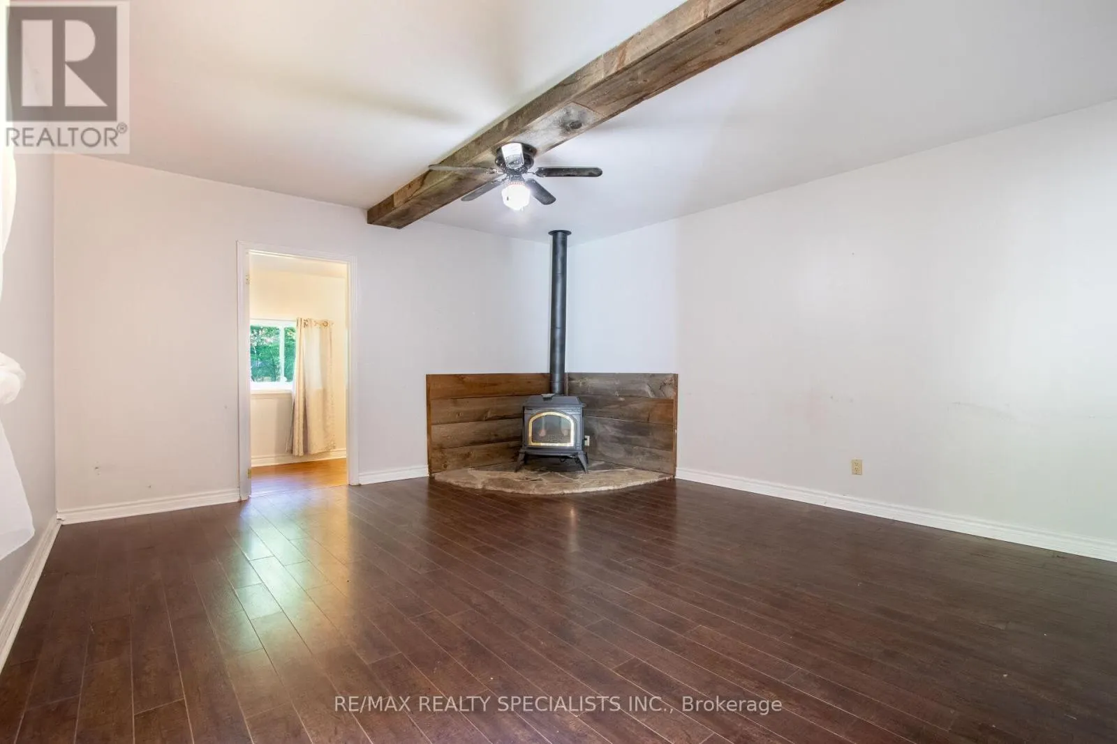 25 DUNDAS STREET W