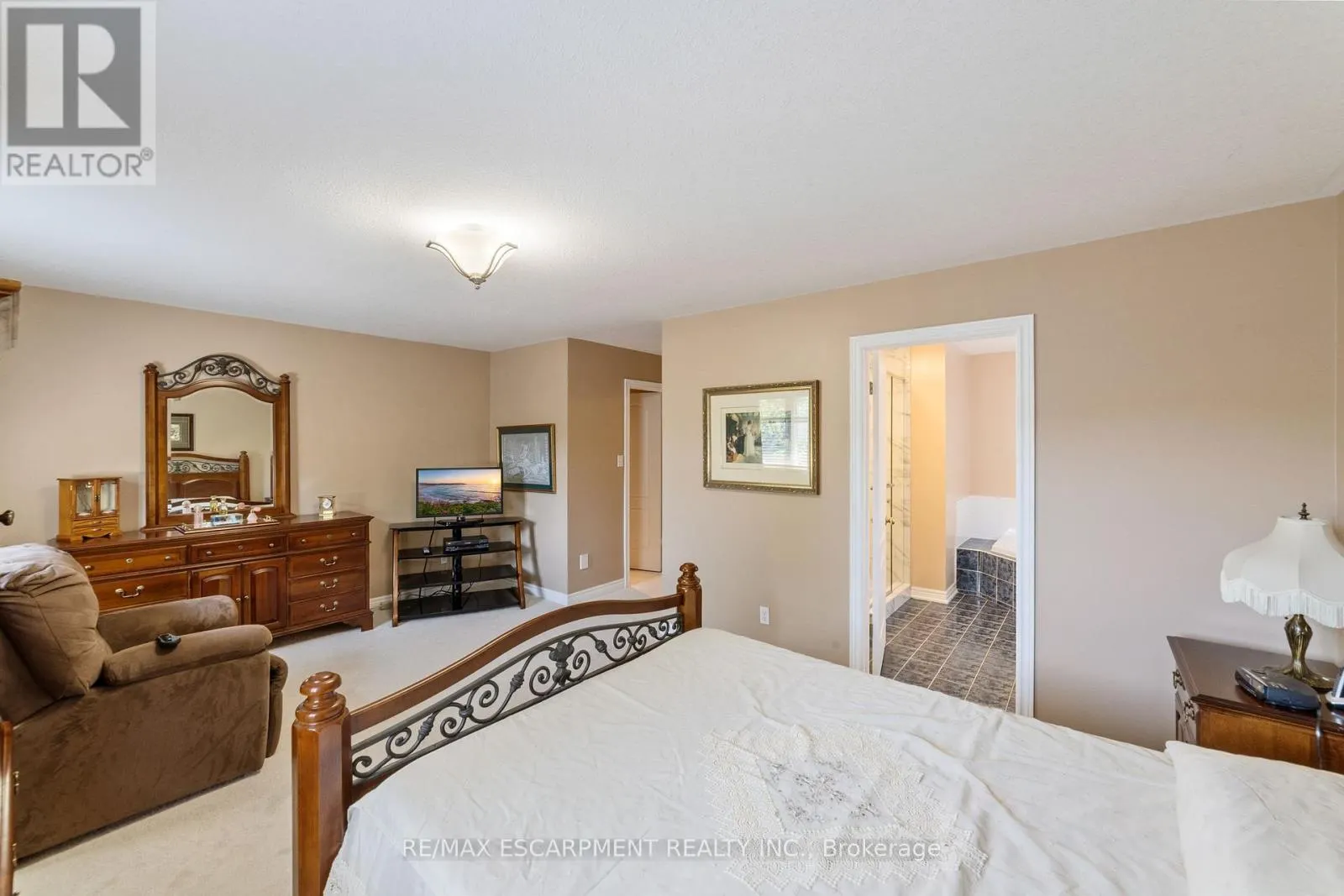 82 GRIFFITH DRIVE