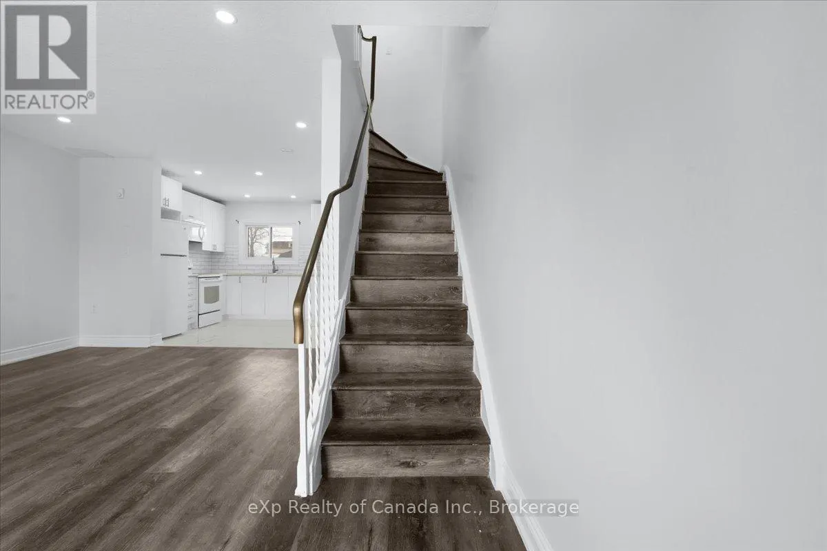 9 - 880 JAMES STREET, #9