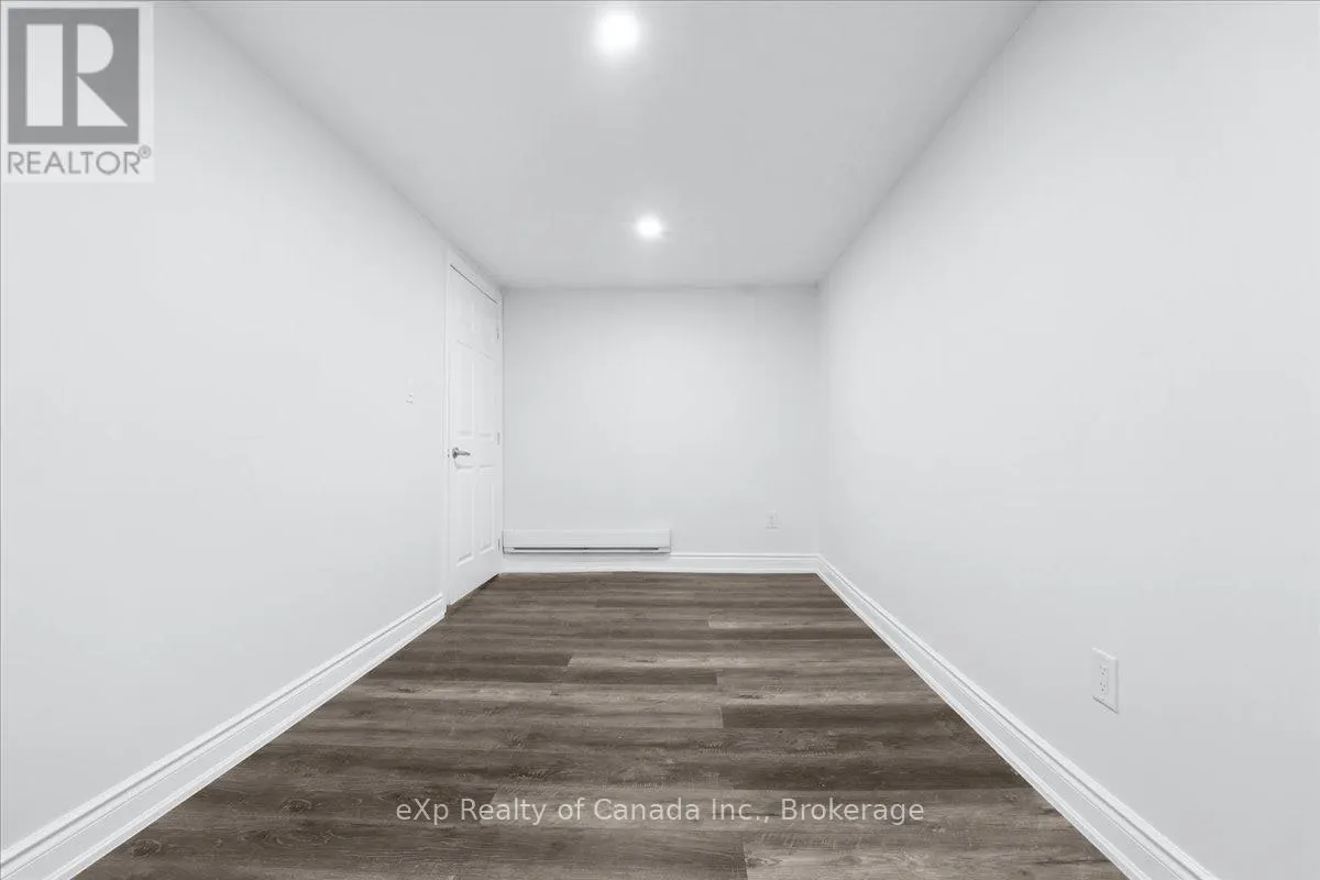 9 - 880 JAMES STREET, #9