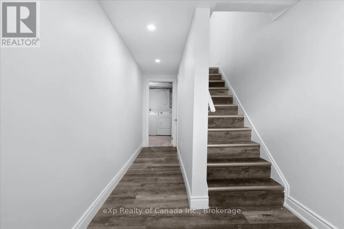 9 - 880 JAMES STREET, #9