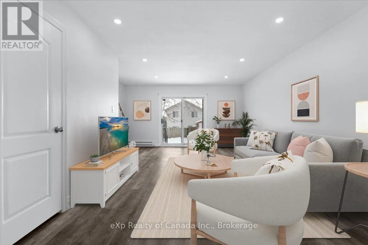 9 - 880 JAMES STREET, #9