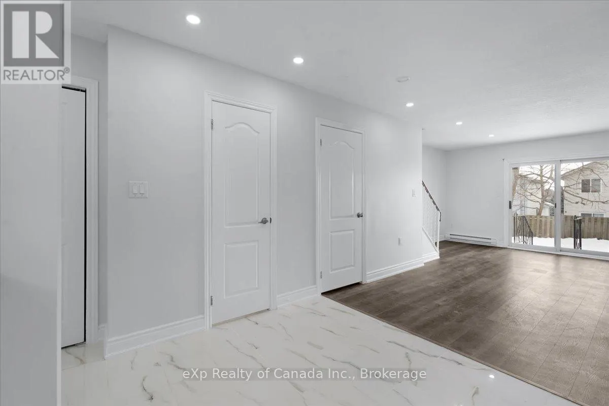9 - 880 JAMES STREET, #9