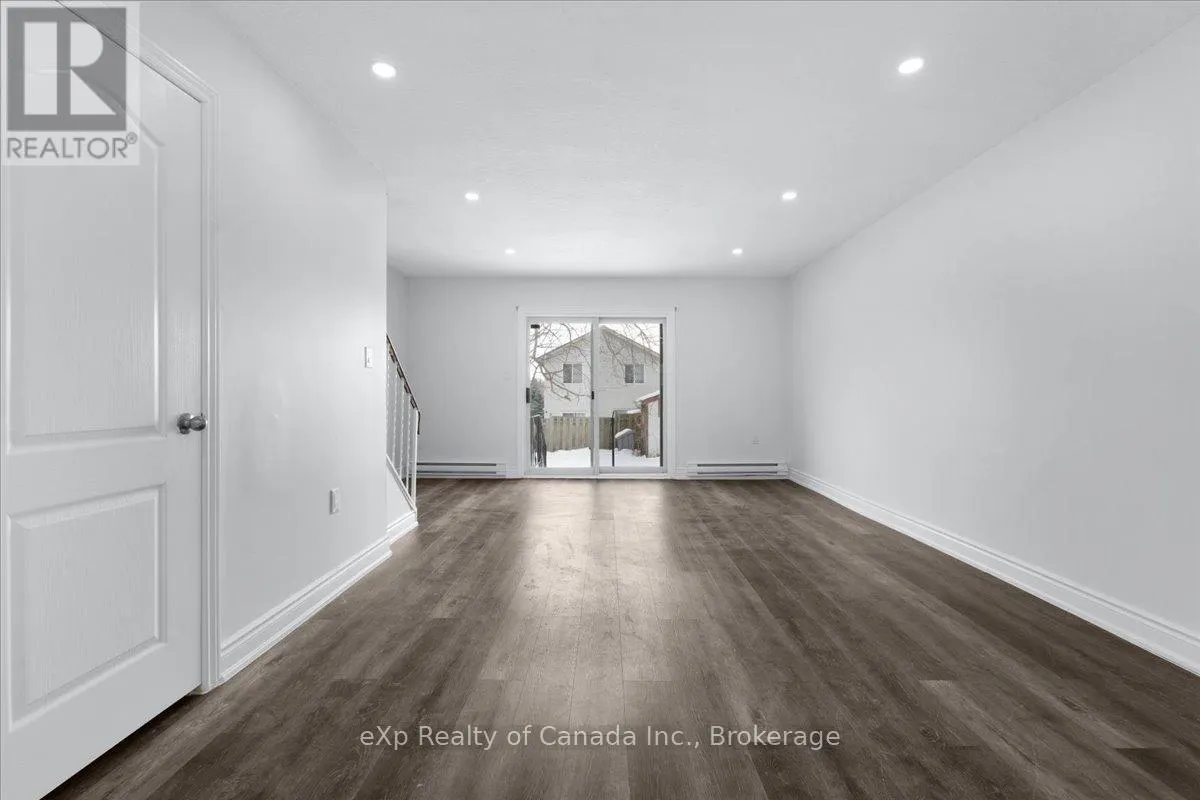 9 - 880 JAMES STREET, #9