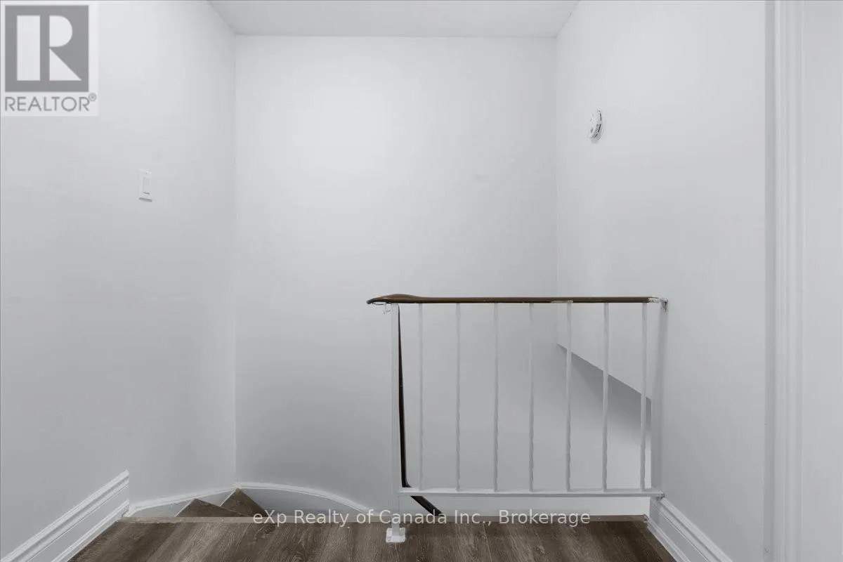 9 - 880 JAMES STREET, #9