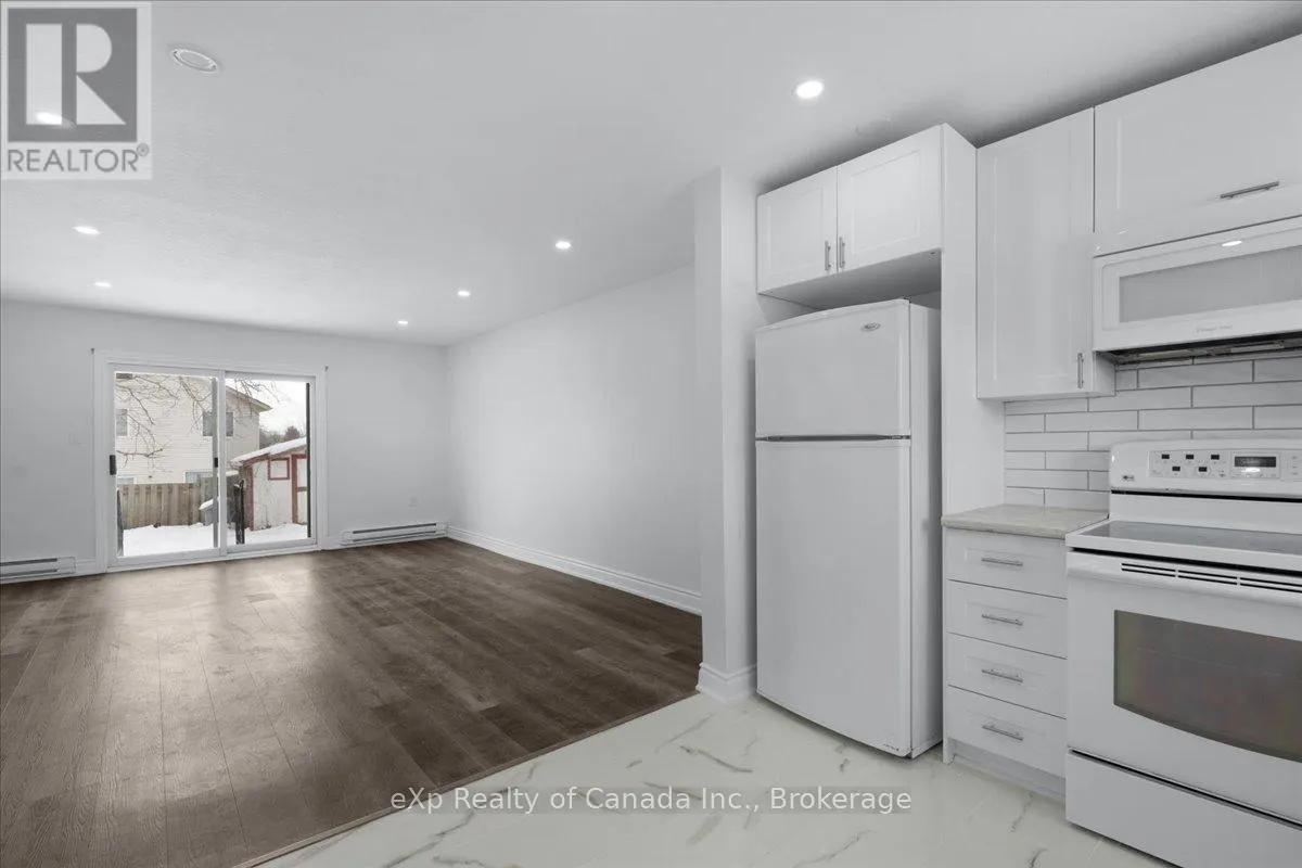 9 - 880 JAMES STREET, #9