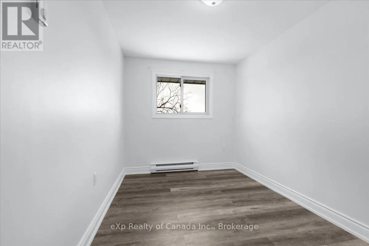 9 - 880 JAMES STREET, #9