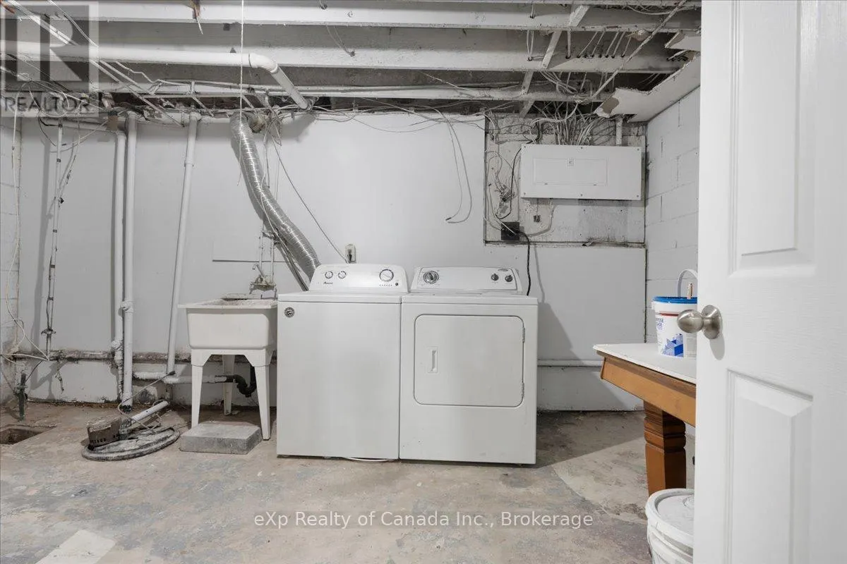 9 - 880 JAMES STREET, #9