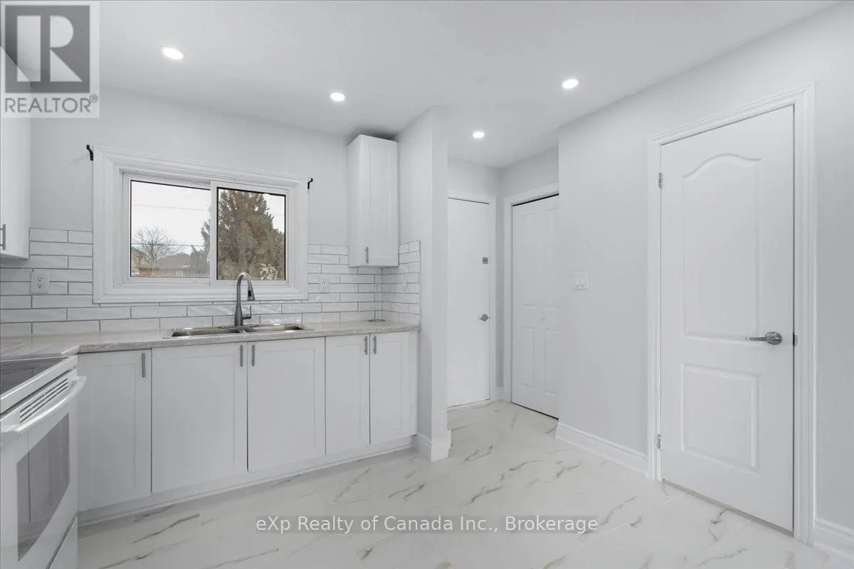 9 - 880 JAMES STREET, #9