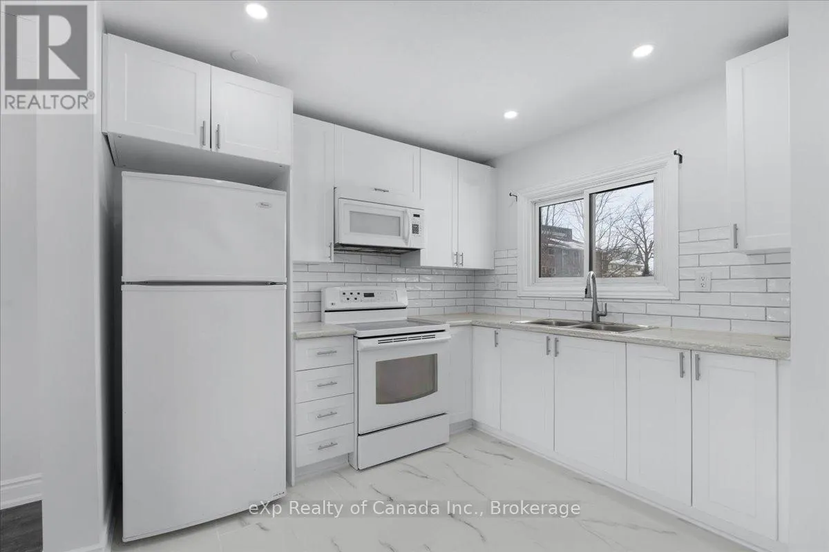 9 - 880 JAMES STREET, #9