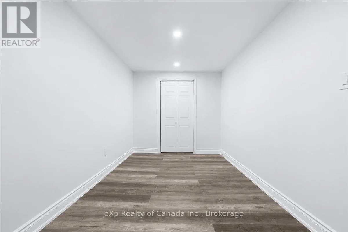 9 - 880 JAMES STREET, #9
