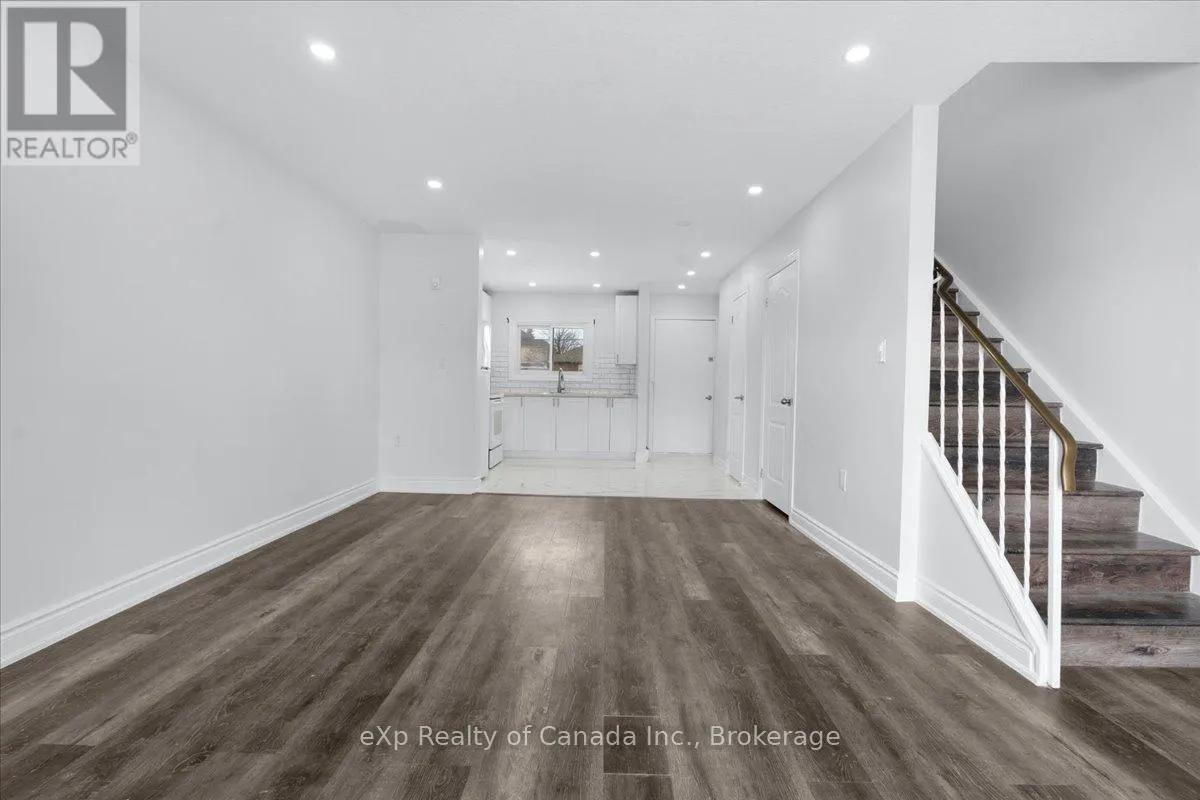 9 - 880 JAMES STREET, #9