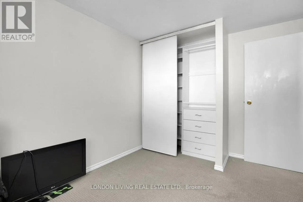 152 - 166 SOUTHDALE ROAD W, #152