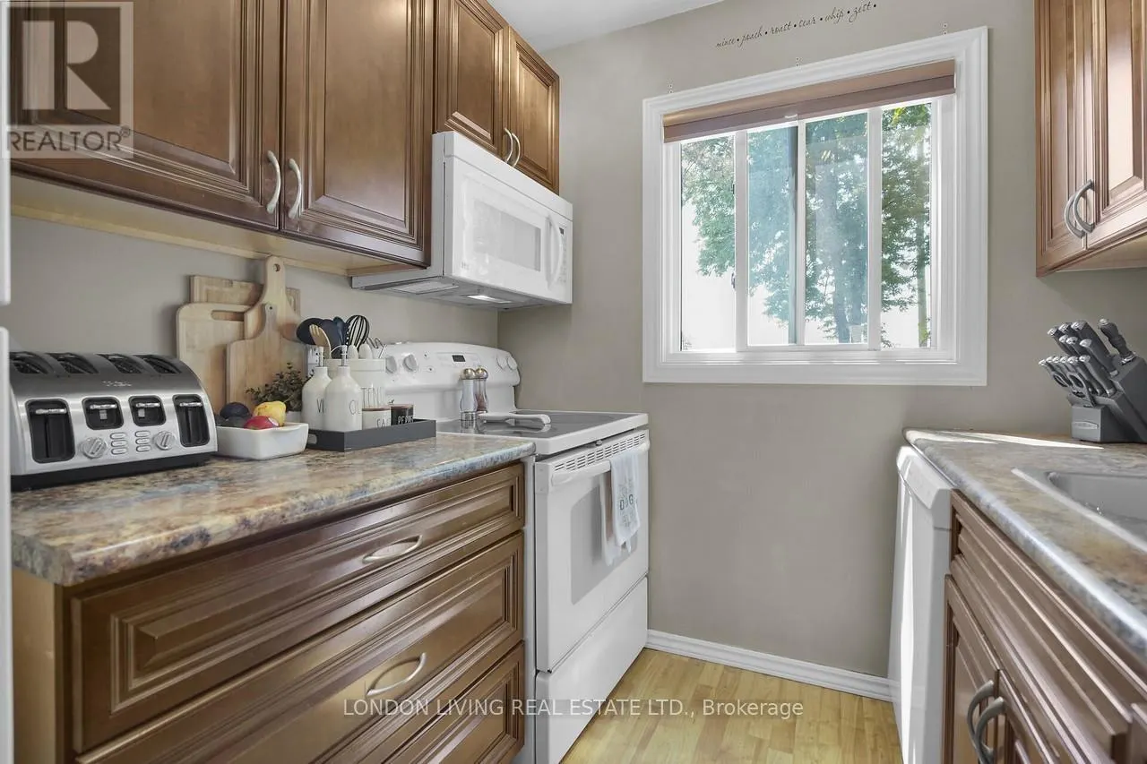152 - 166 SOUTHDALE ROAD W, #152