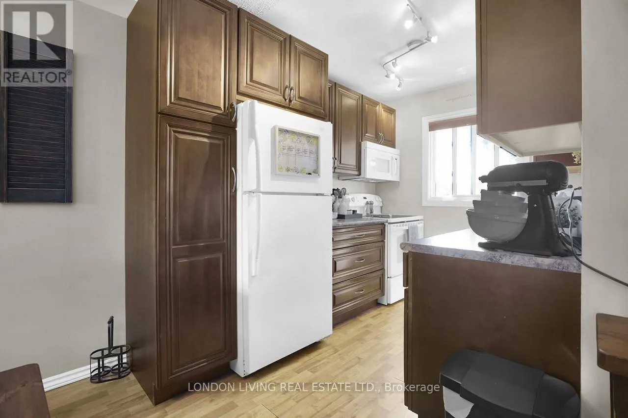 152 - 166 SOUTHDALE ROAD W, #152