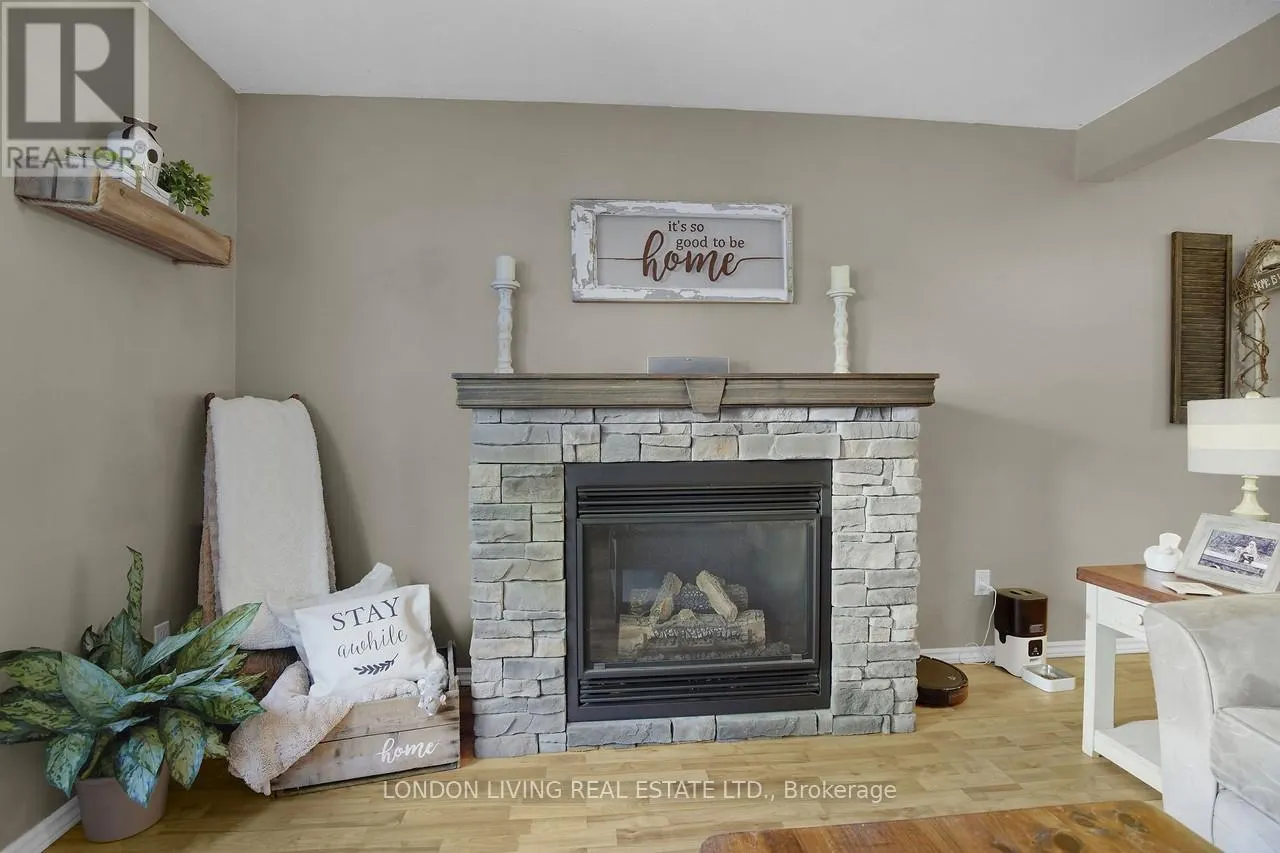 152 - 166 SOUTHDALE ROAD W, #152