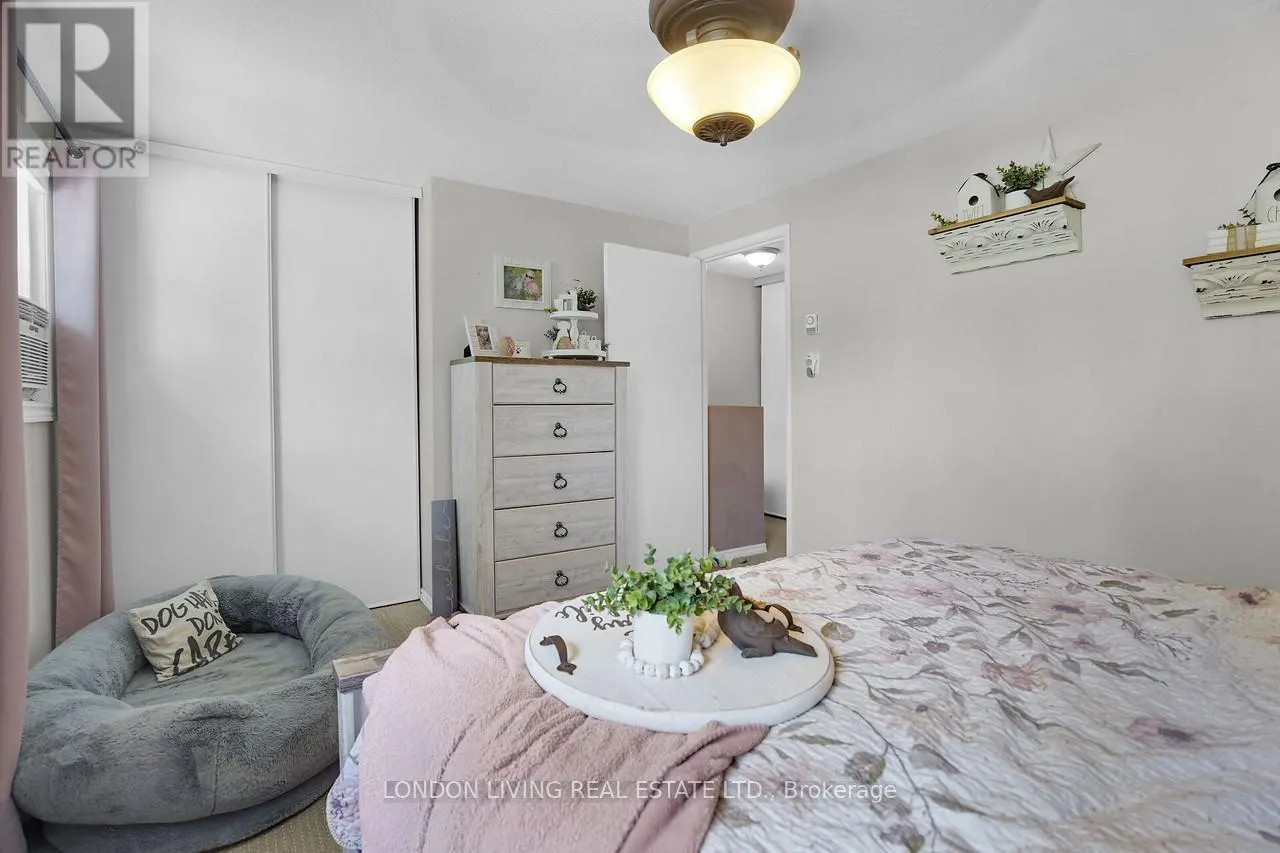 152 - 166 SOUTHDALE ROAD W, #152