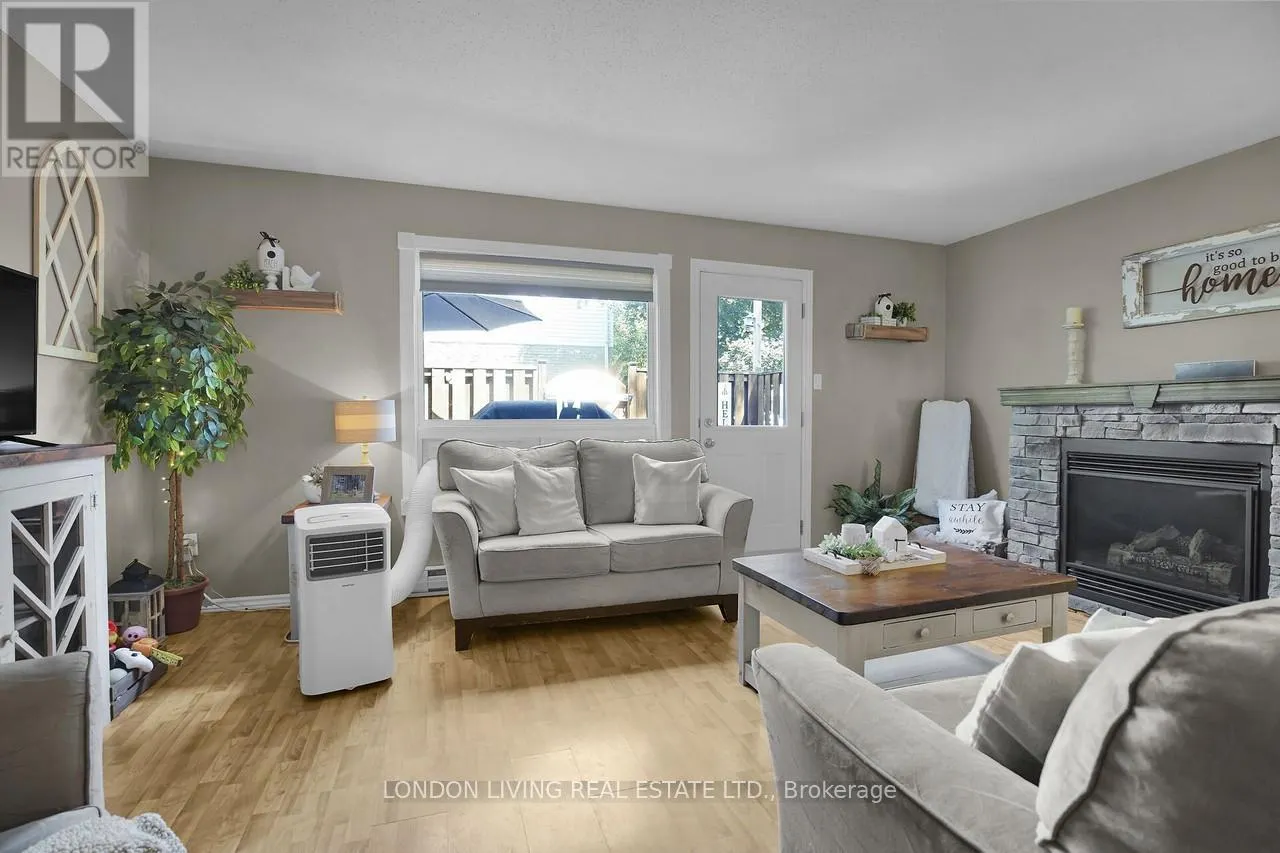 152 - 166 SOUTHDALE ROAD W, #152