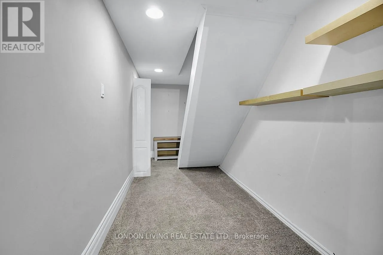 152 - 166 SOUTHDALE ROAD W, #152