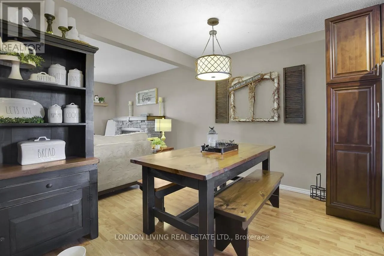 152 - 166 SOUTHDALE ROAD W, #152