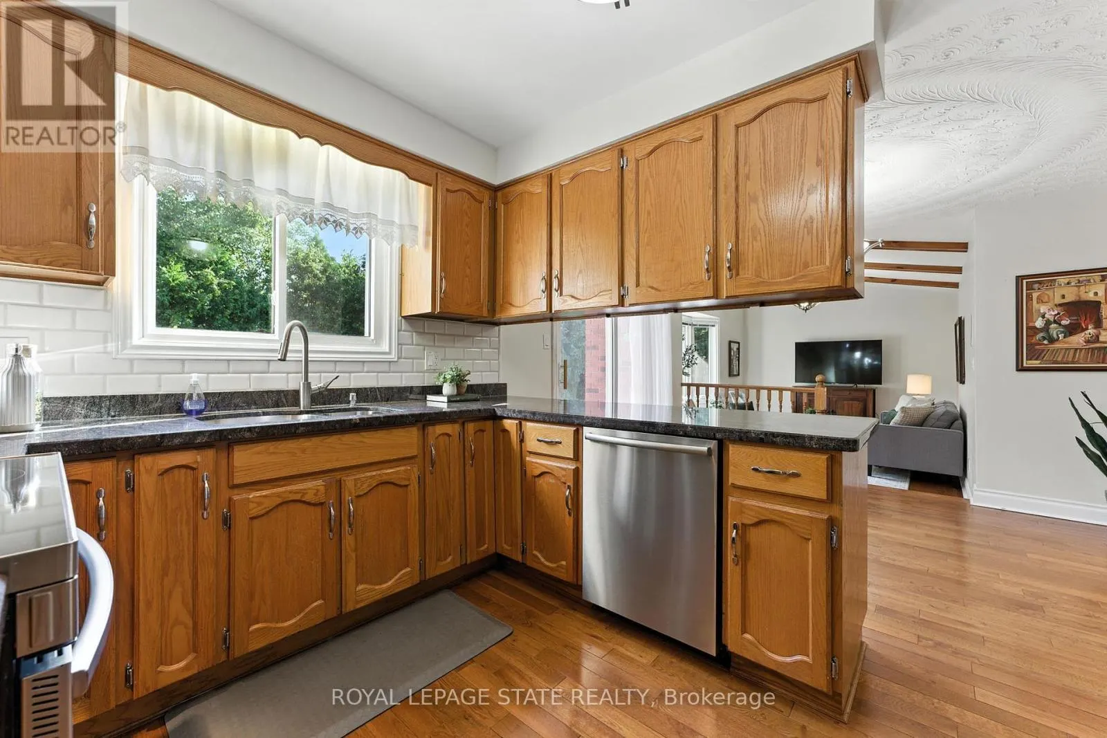 286 LLOYMINN AVENUE