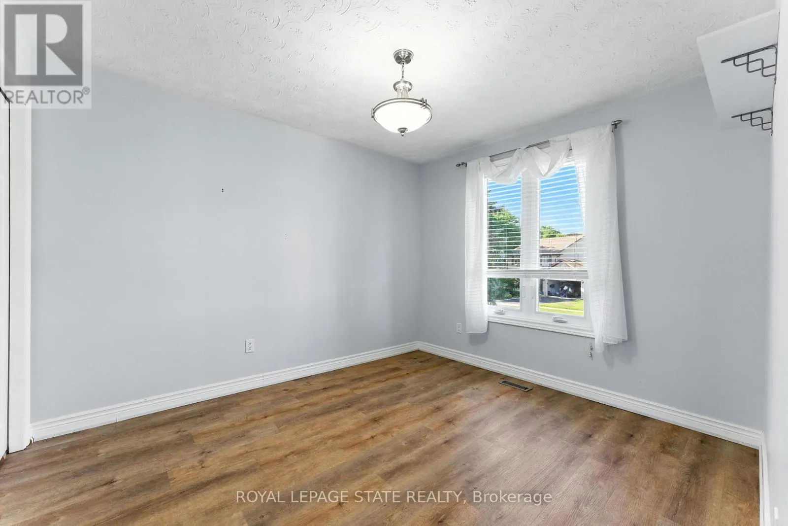 286 LLOYMINN AVENUE