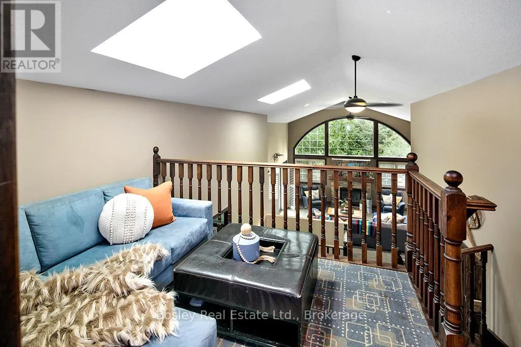 102 RIDGEVIEW DRIVE N