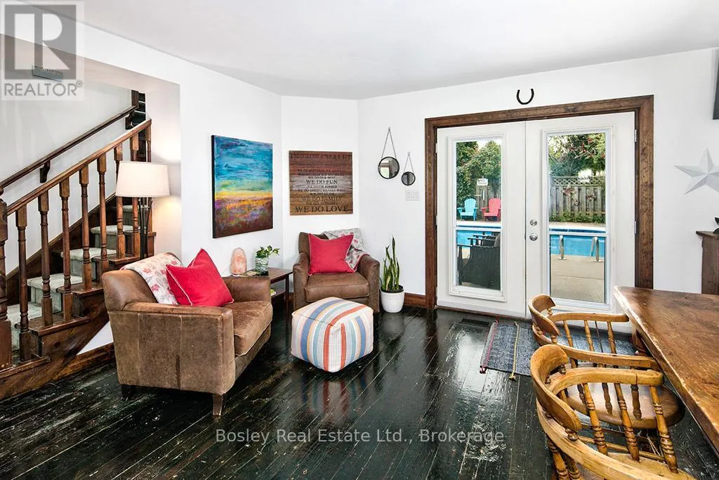 102 RIDGEVIEW DRIVE N