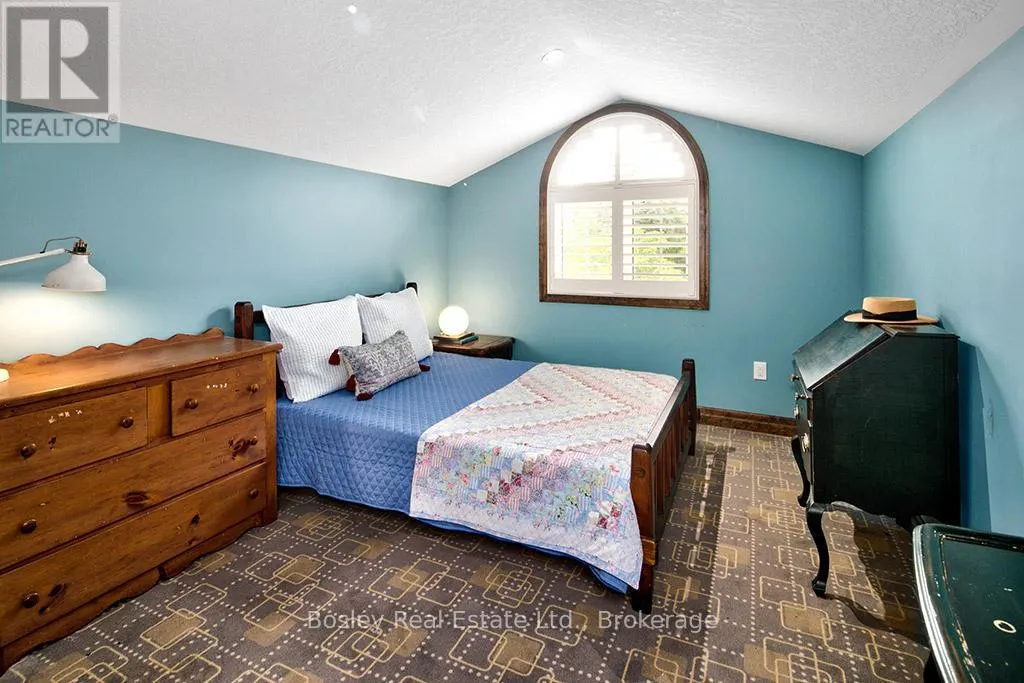 102 RIDGEVIEW DRIVE N