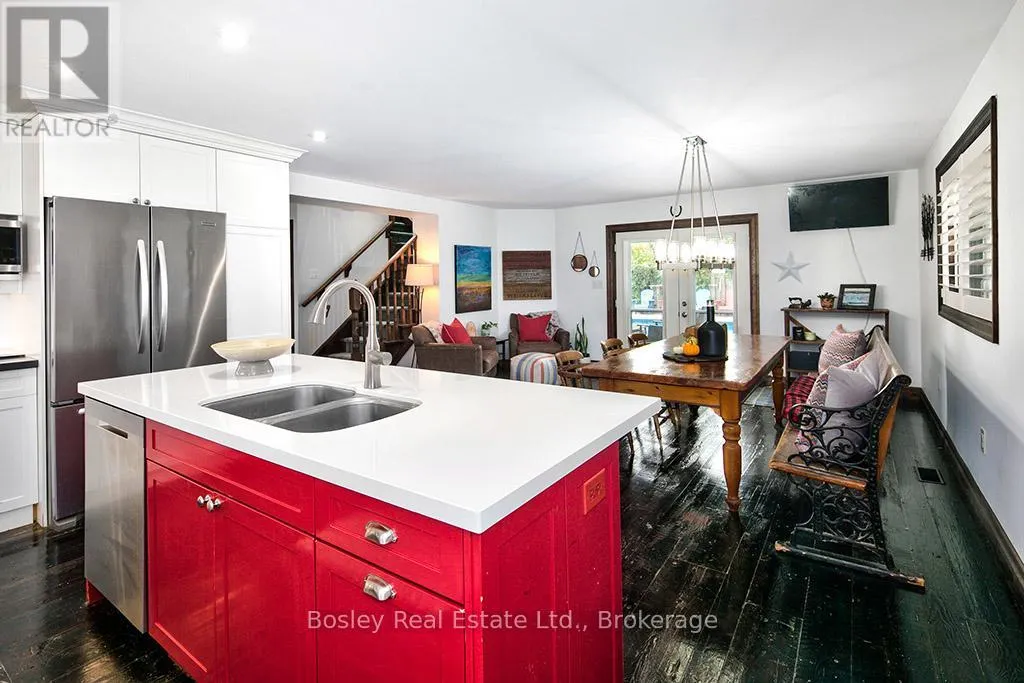 102 RIDGEVIEW DRIVE N