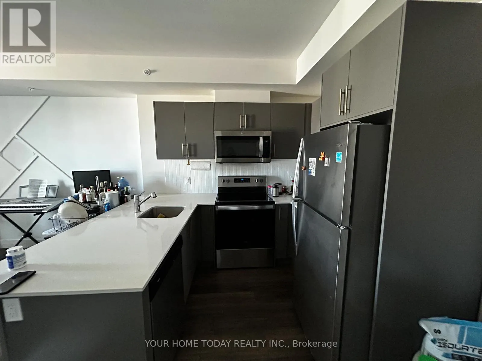 503 - 103 ROGER STREET