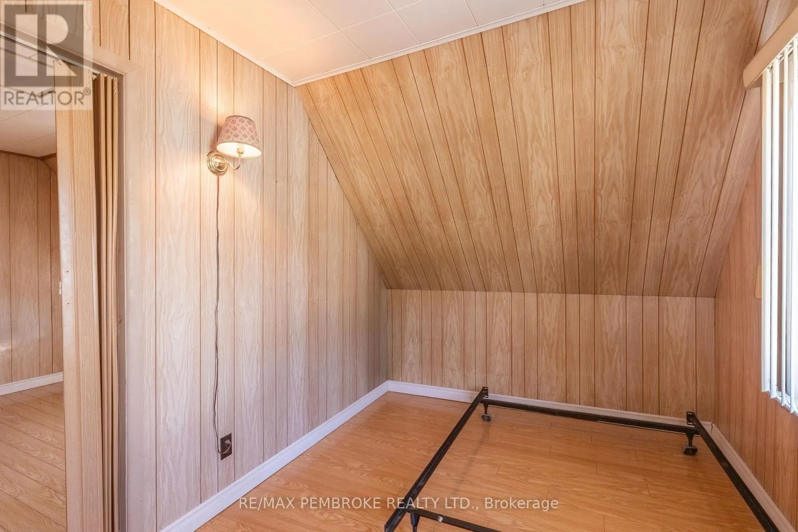 535 MOFFAT STREET