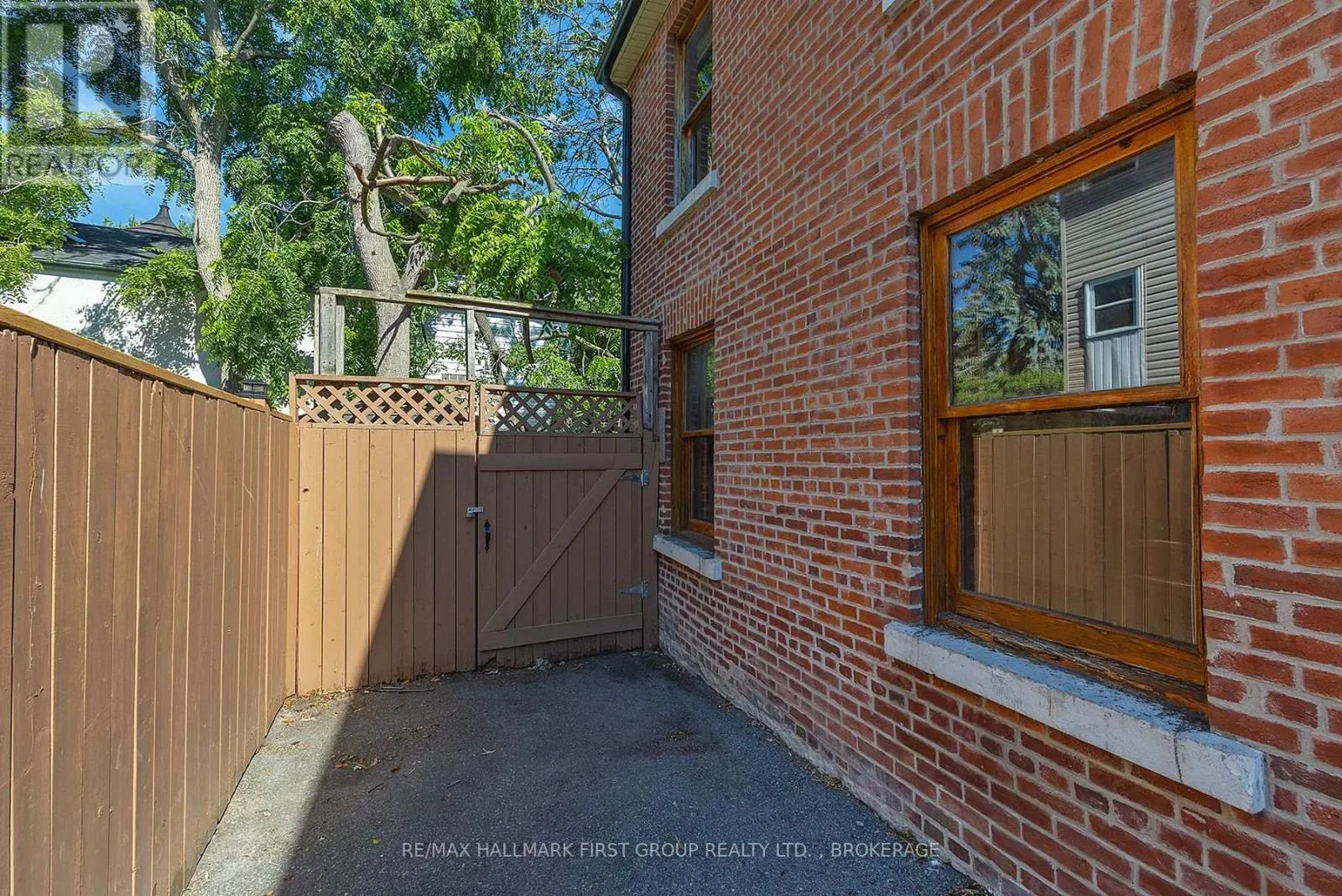 54 WELLINGTON STREET