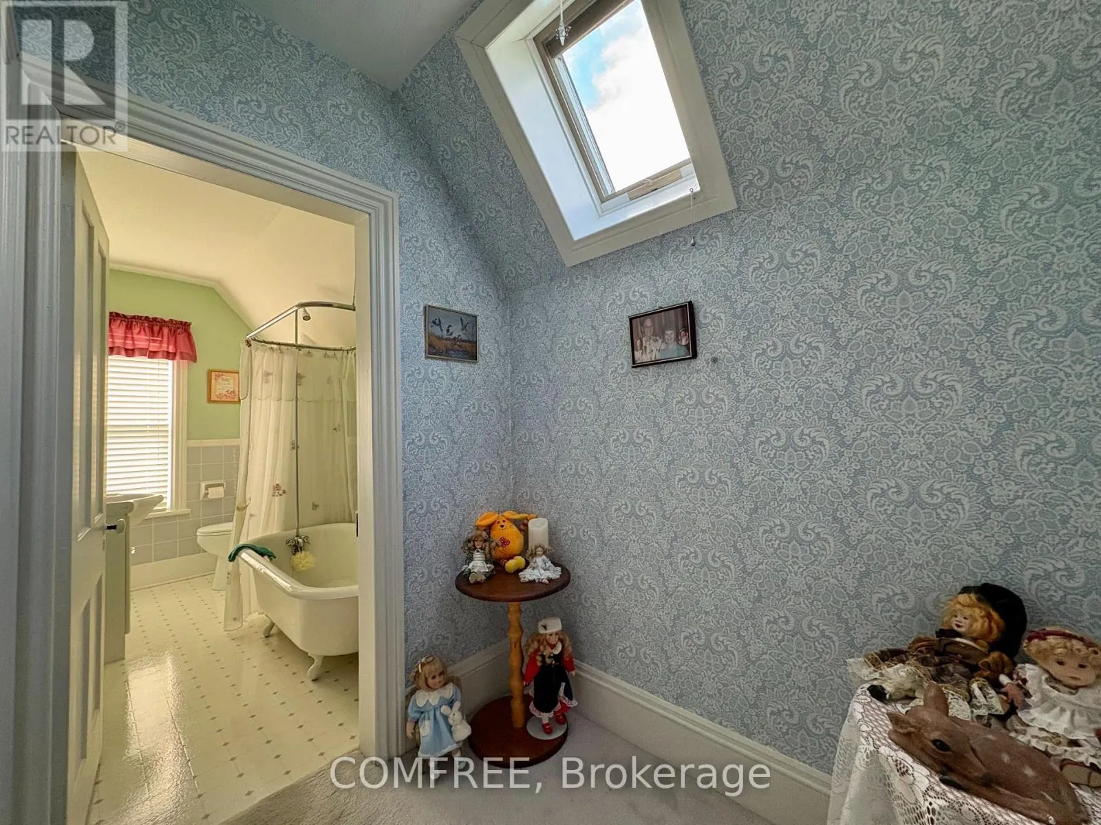 256A AND 256B FLORA STREET