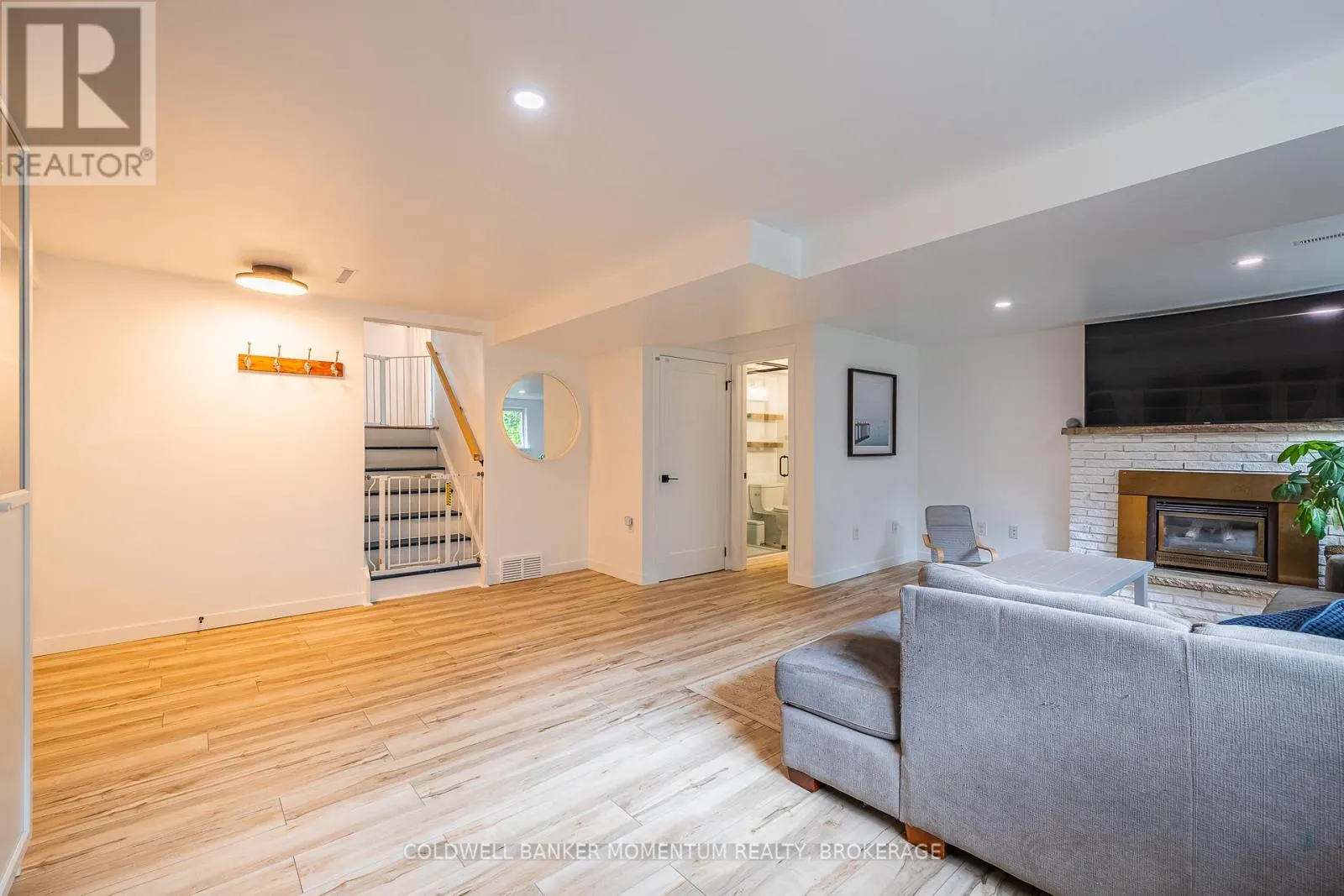 942 CAUTHARD ROAD