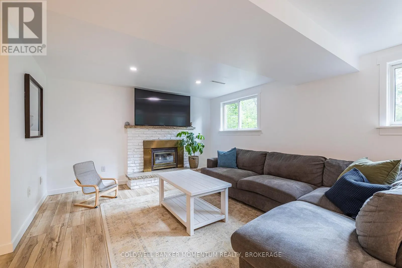 942 CAUTHARD ROAD