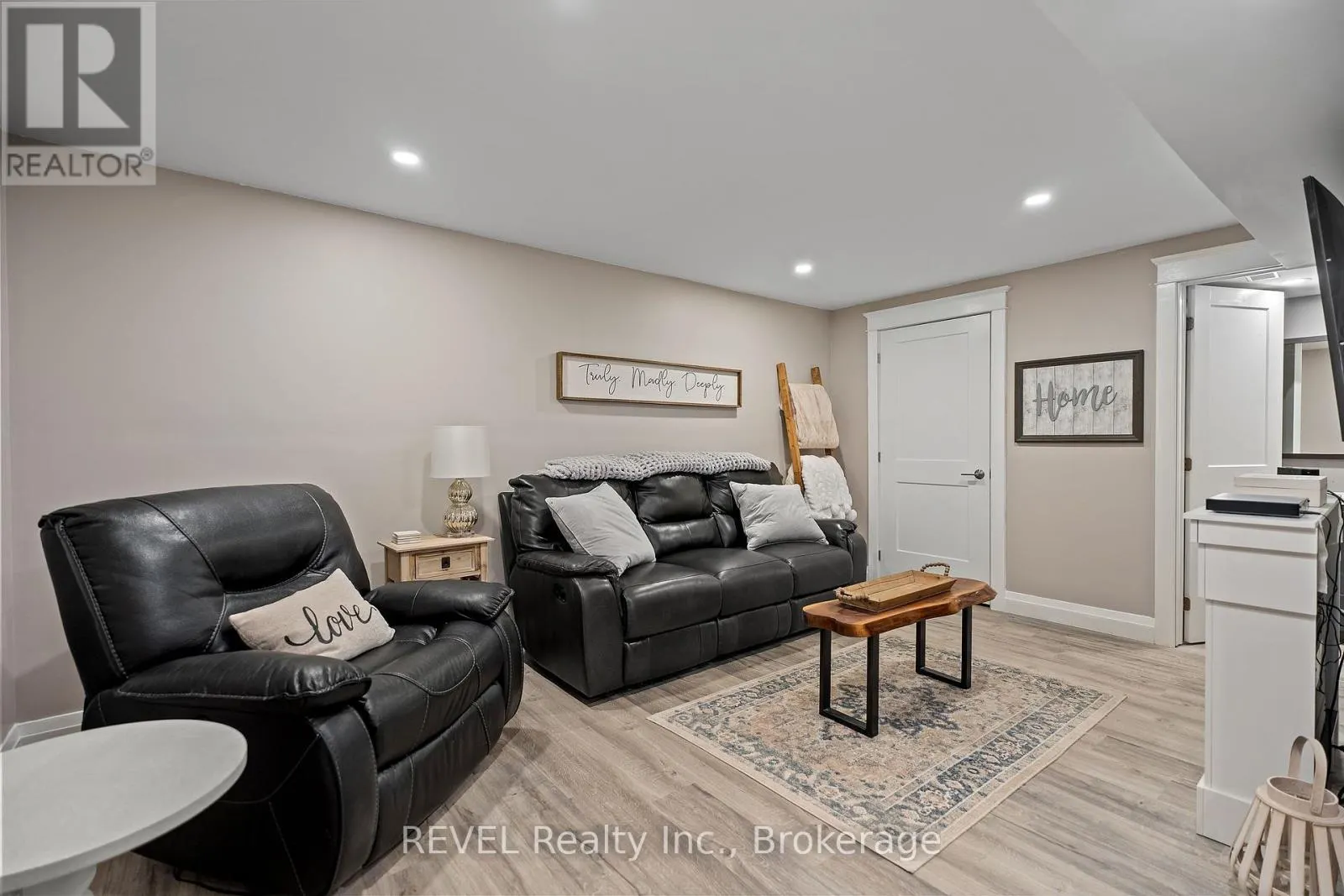 38 UDELL WAY