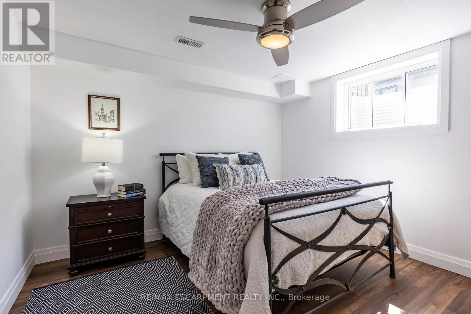 9 RICHARD CRESCENT