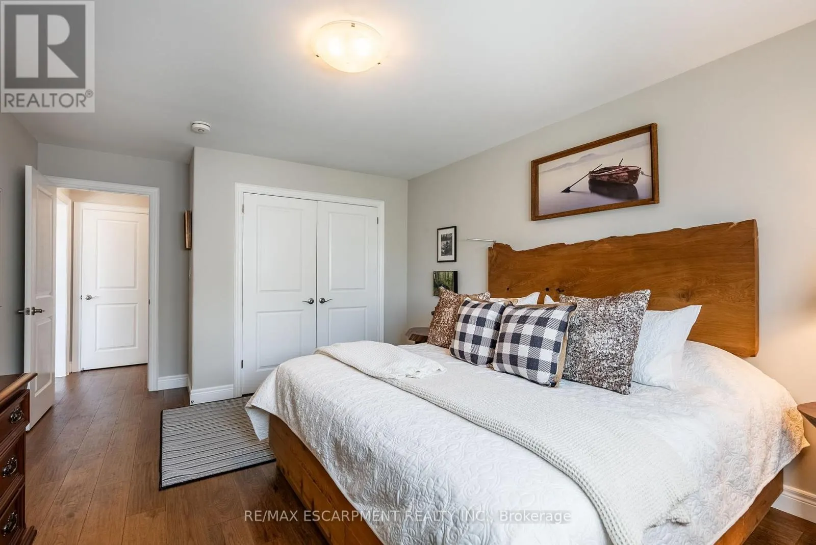 9 RICHARD CRESCENT