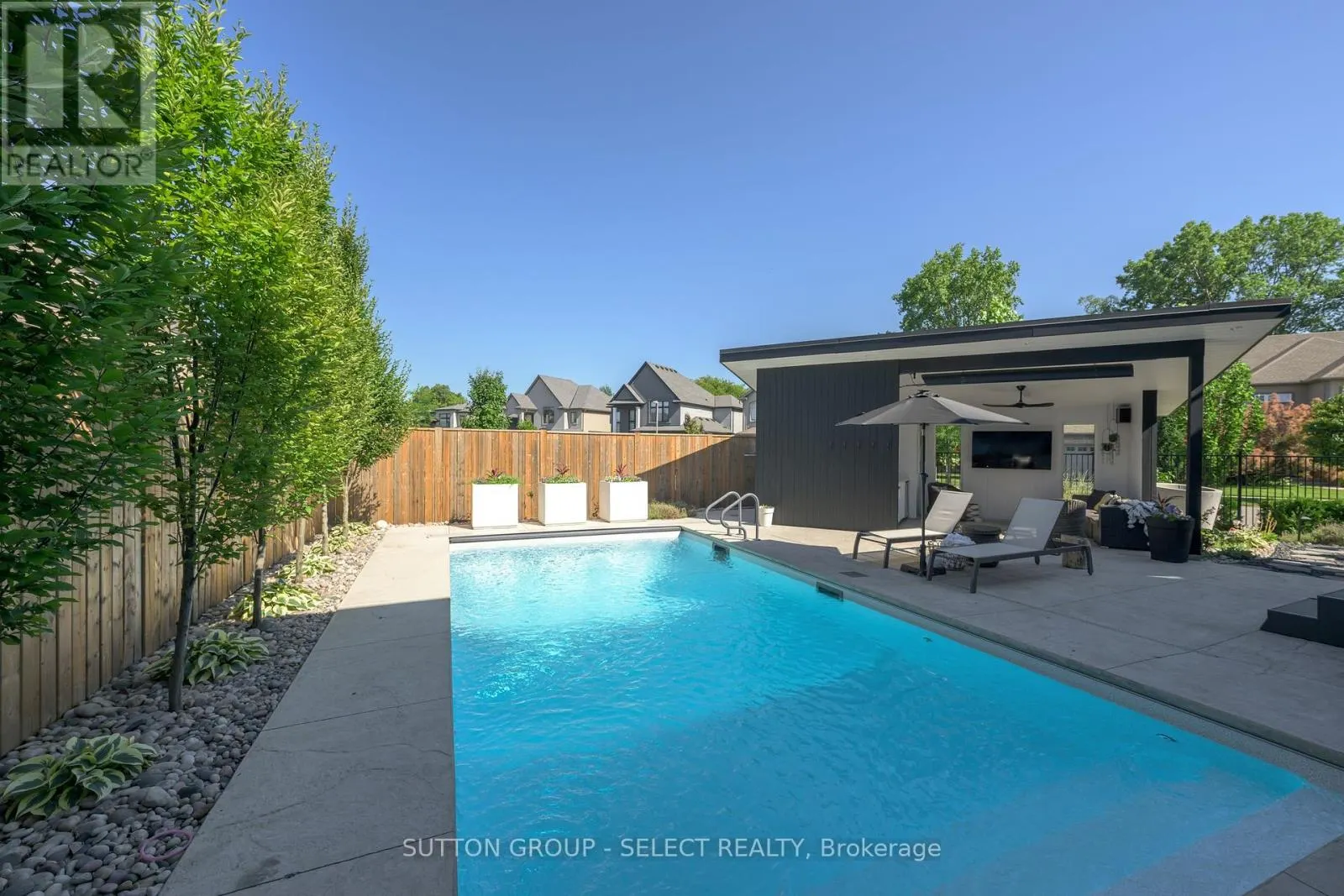 7 VALLEYVIEW CRESCENT