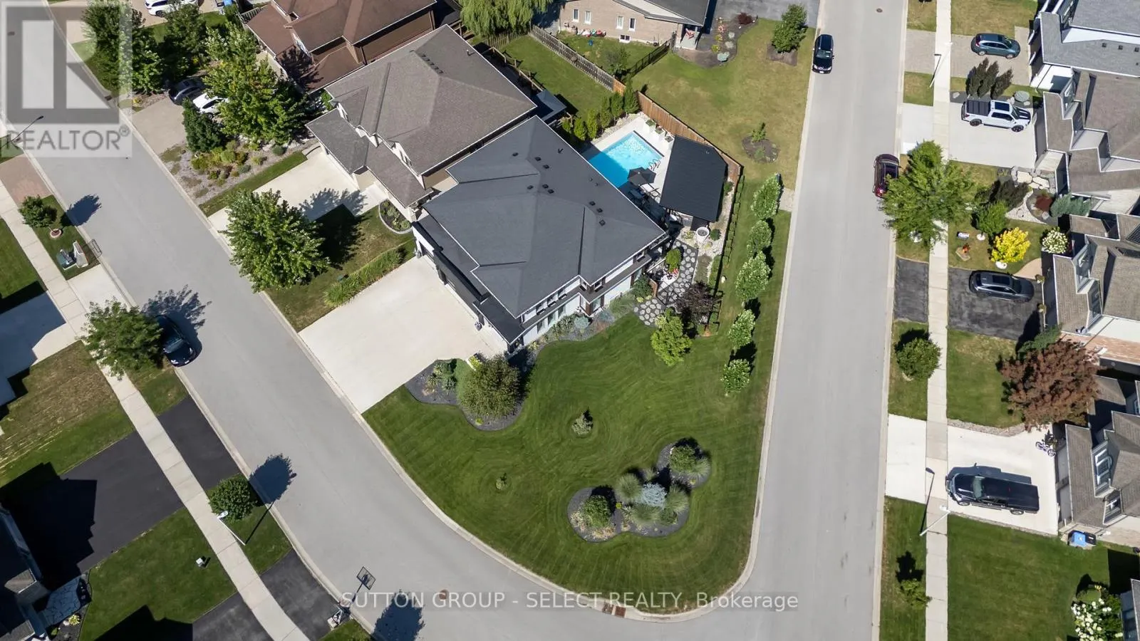7 VALLEYVIEW CRESCENT