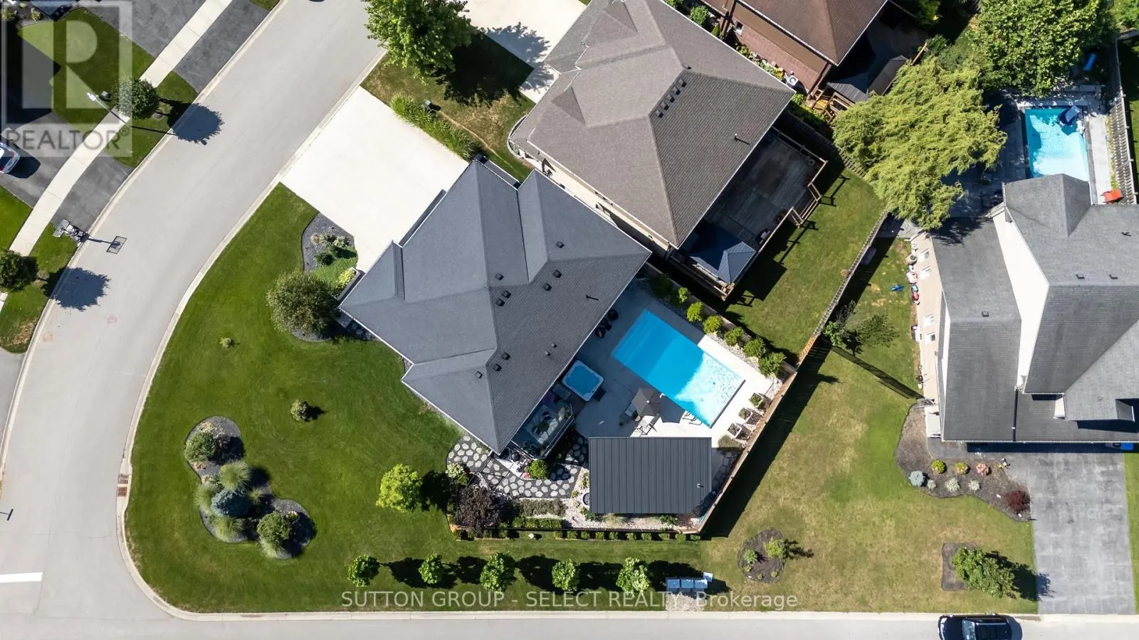 7 VALLEYVIEW CRESCENT