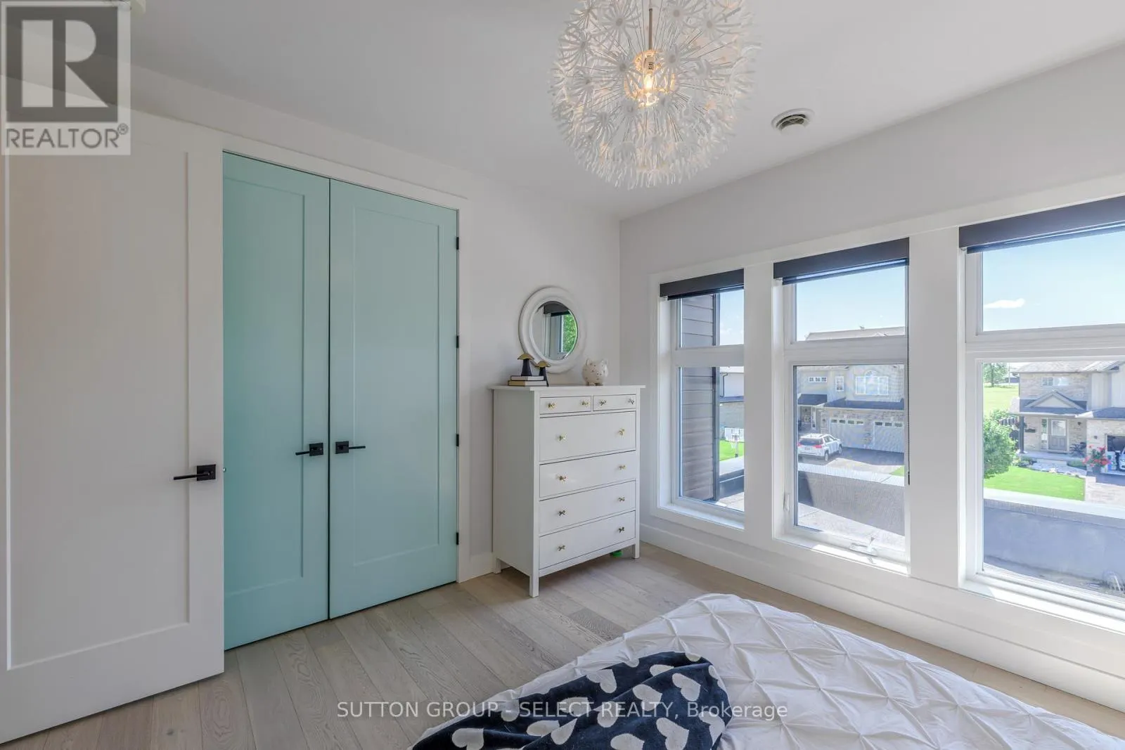 7 VALLEYVIEW CRESCENT