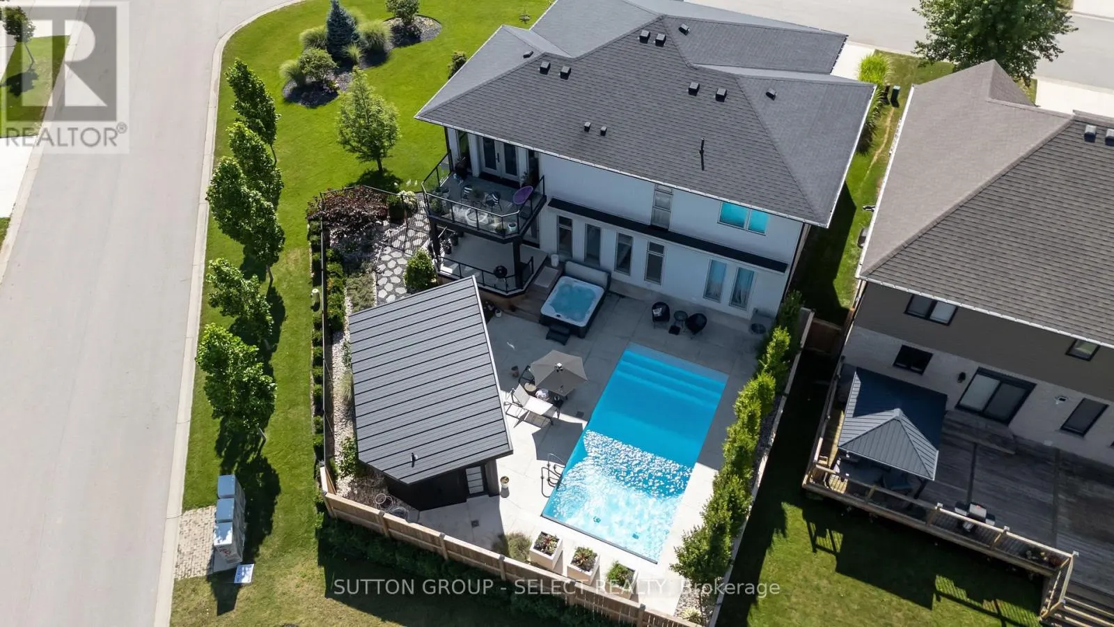 7 VALLEYVIEW CRESCENT