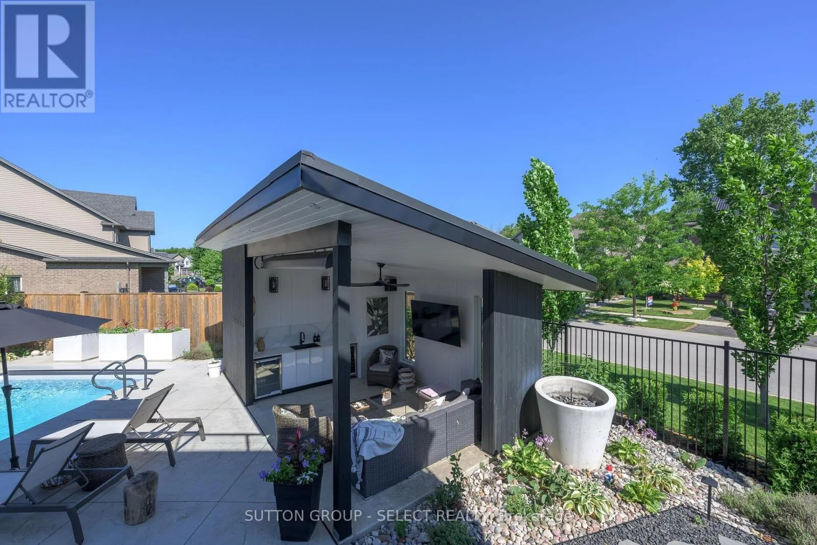 7 VALLEYVIEW CRESCENT