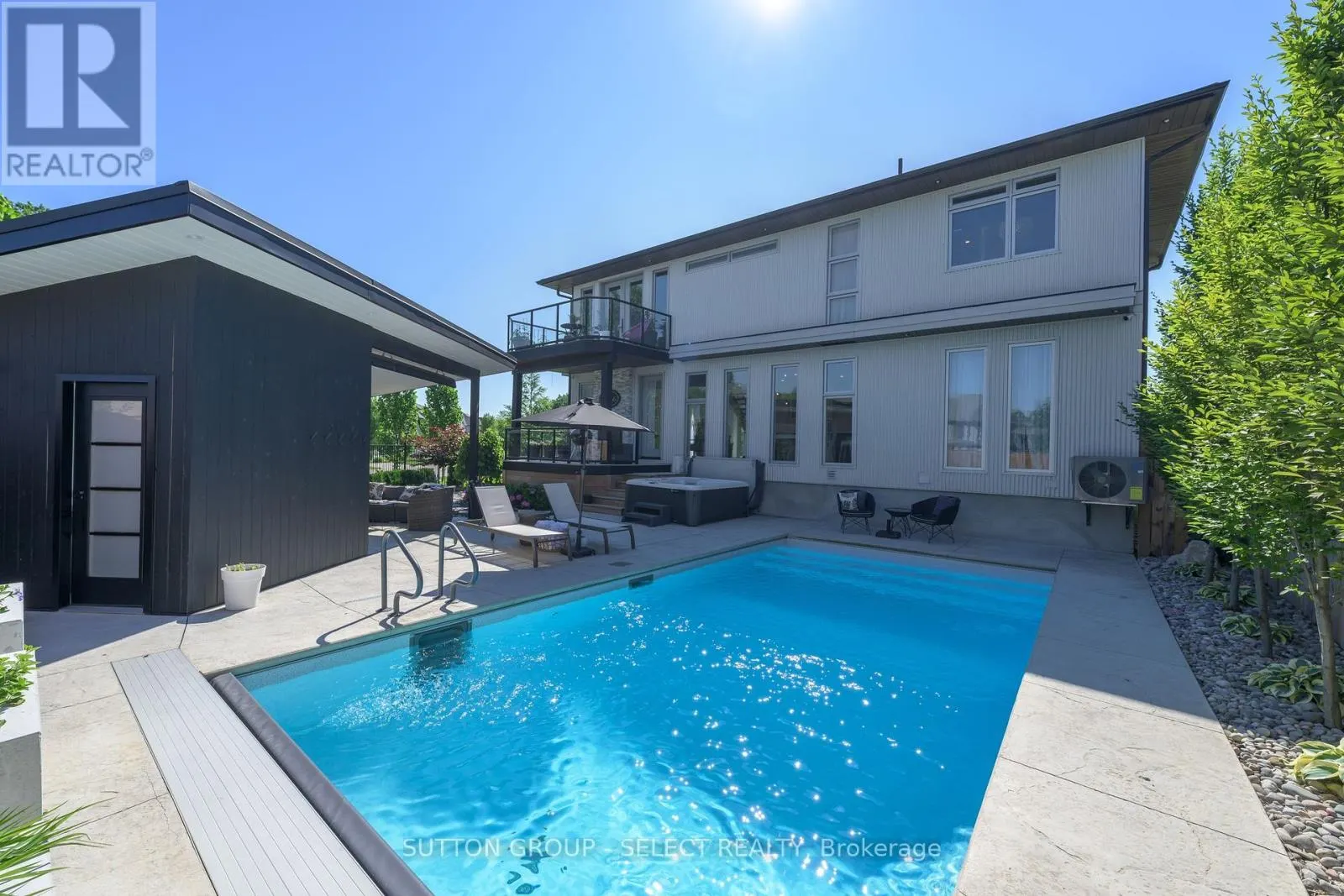 7 VALLEYVIEW CRESCENT