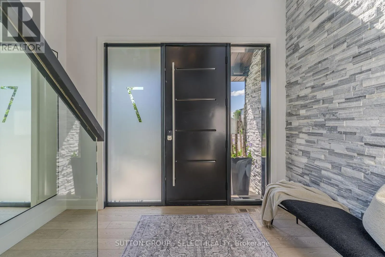 7 VALLEYVIEW CRESCENT