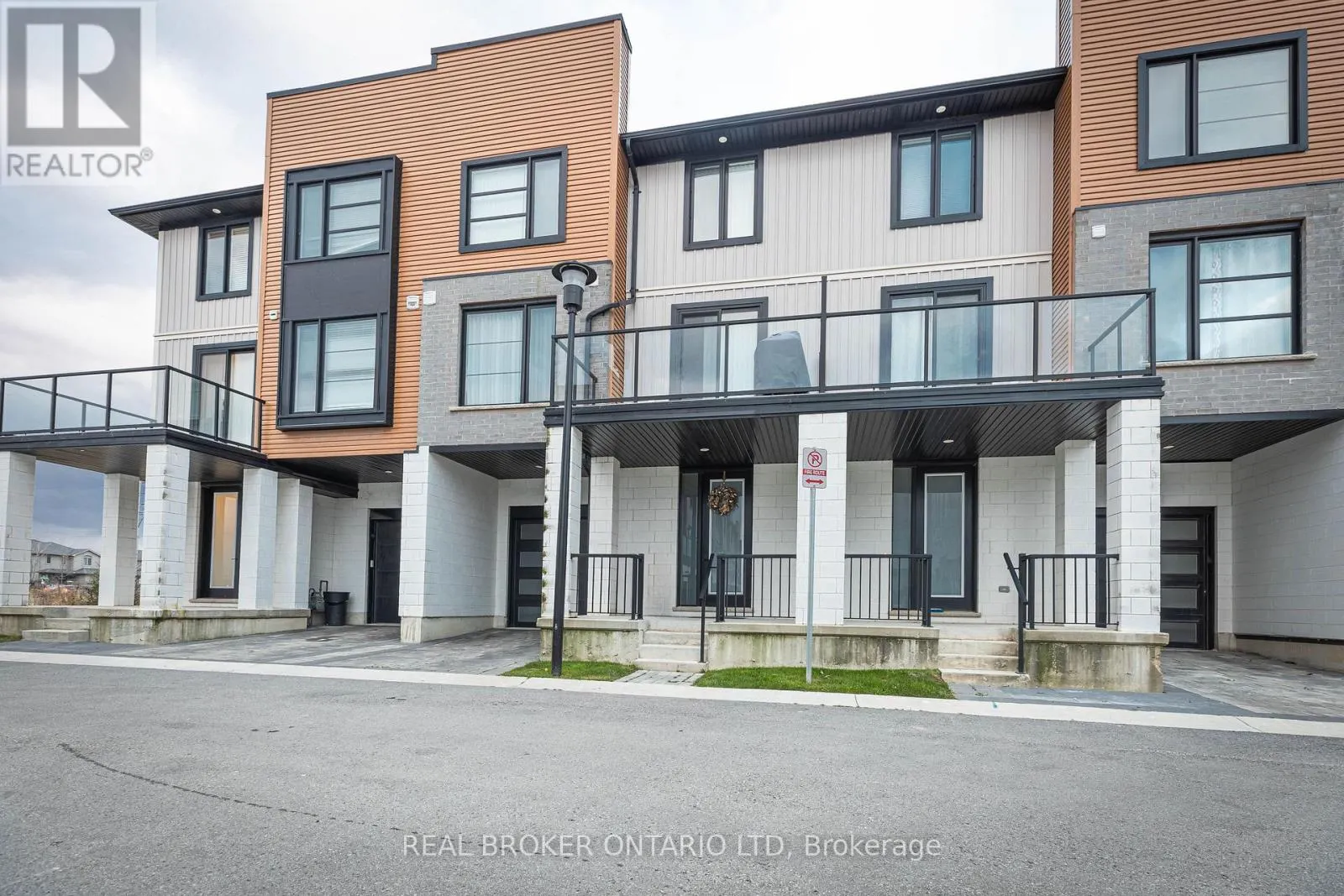 885 SARNIA ROAD