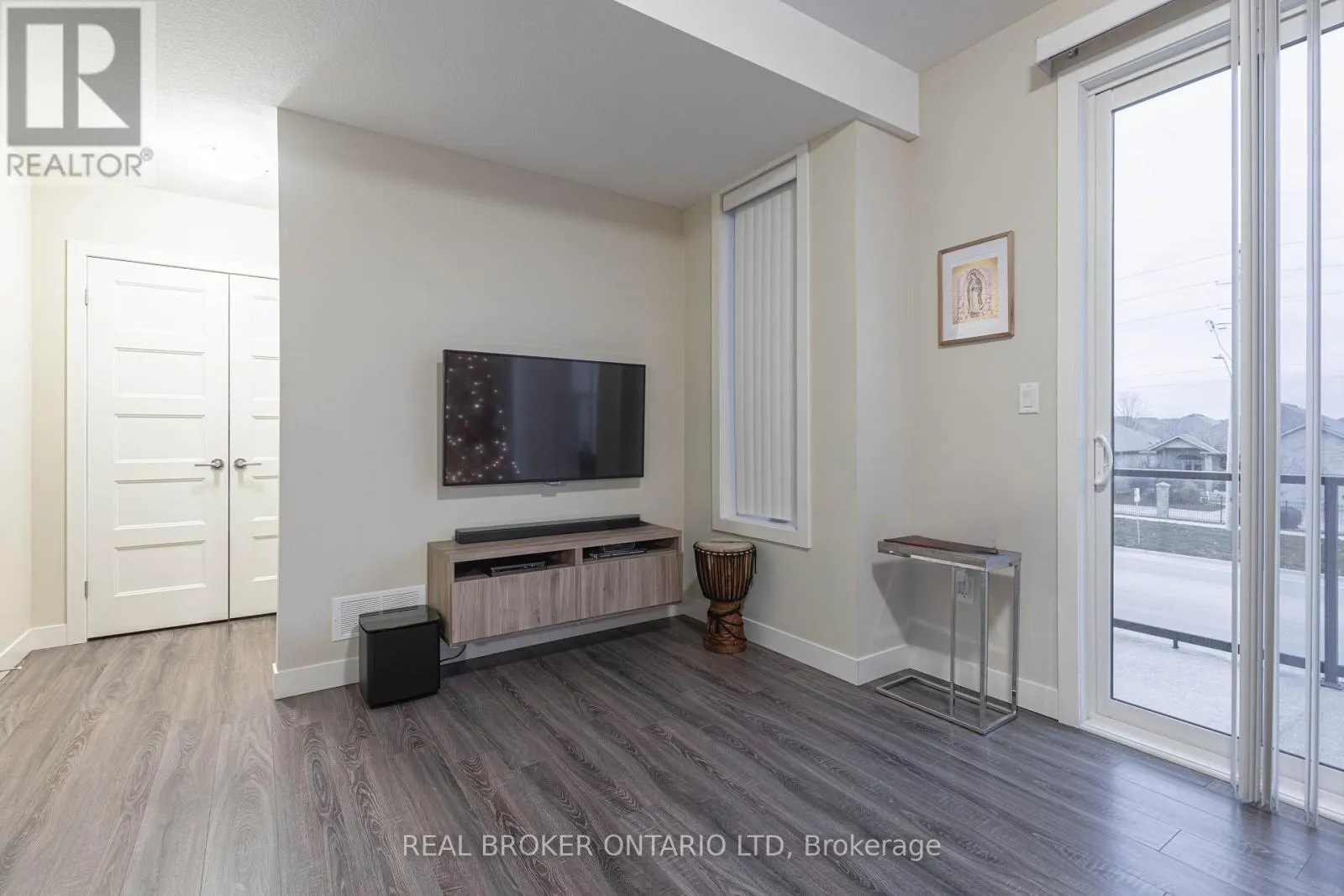 885 SARNIA ROAD